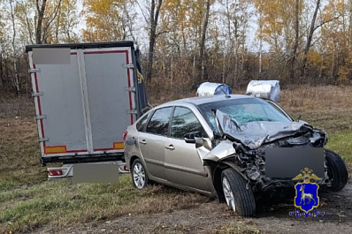 В Самарской области погиб водитель "Рено" после столкновения с фурой