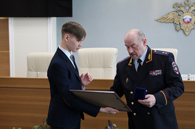 В Самарской области 17-летний парень нашел инкассаторскую сумку и отдал её полицейским