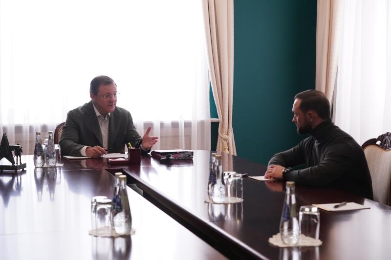 Губернатор Дмитрий Азаров провел встречу с Александром Мордвиновым