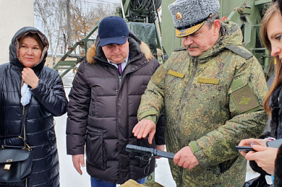 В армию с книгами: общественники подарили самарским срочникам подарки к 23 Февраля