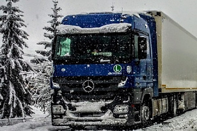 В Самаре концертная фура Стаса Михайлова блокировала проезд во дворах у "МТЛ Арены"