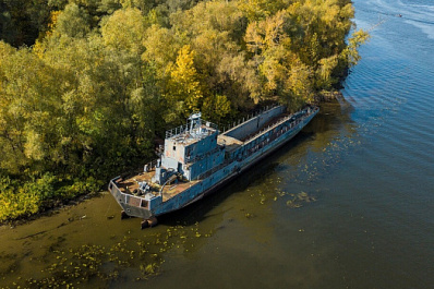 Под Самарой в протоке Волги нашли заброшенный корабль МДК-759