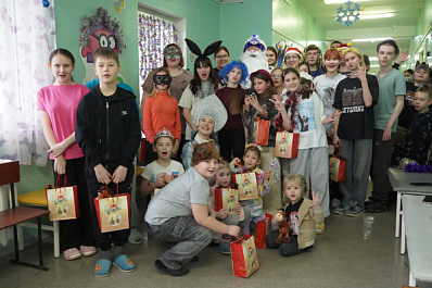 Самарские дети получили новогодние подарки от благотворителей