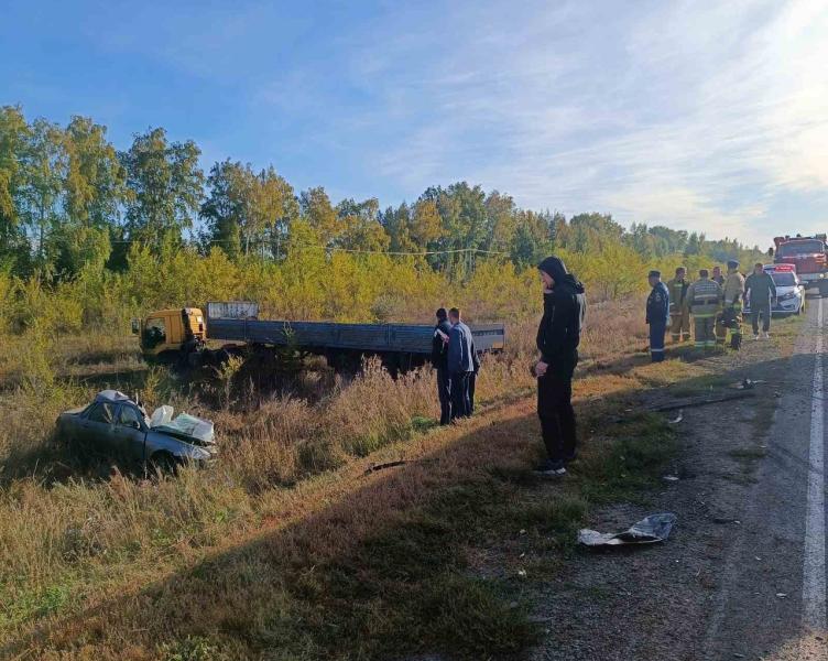 В массовой аварии на трассе в Самарской области погиб человек