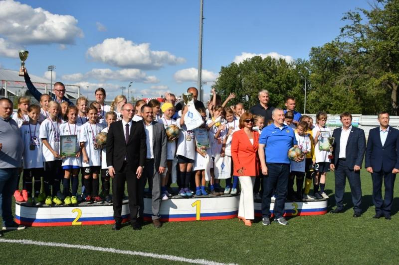 Завершились соревнования дворовых команд "Лето с футбольным мячом"