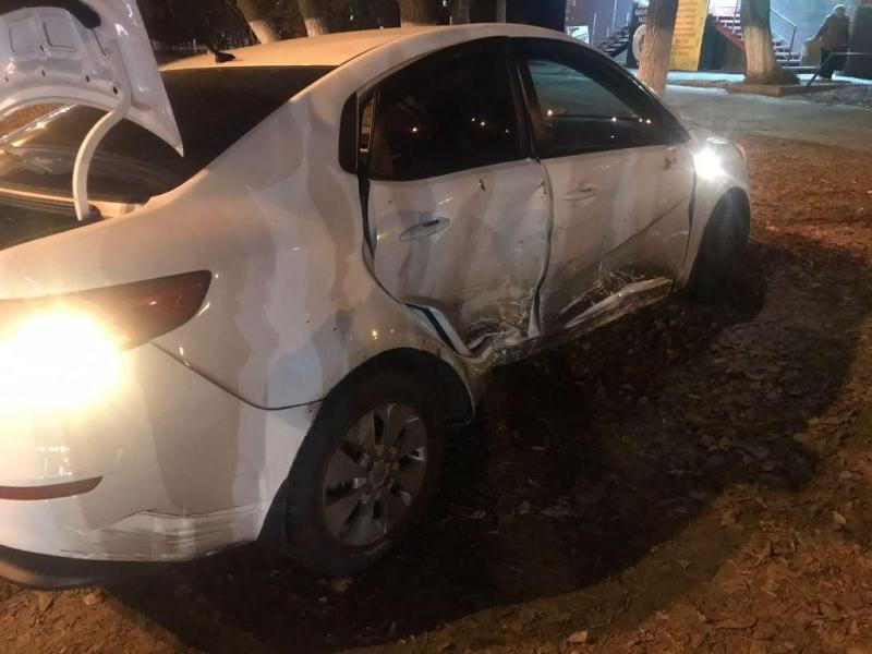 В Самаре мужчина без прав на иномарке устроил ДТП