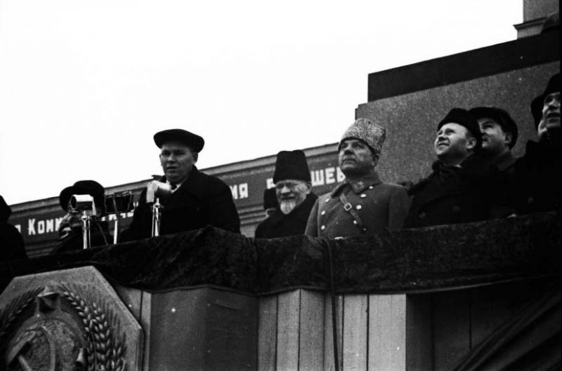 Самарский архив опубликовал фотографии парада в Куйбышеве 7 ноября 1941 года