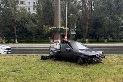 В Новокуйбышевске 20 июня водитель на "десятке" влетел в фонарный столб