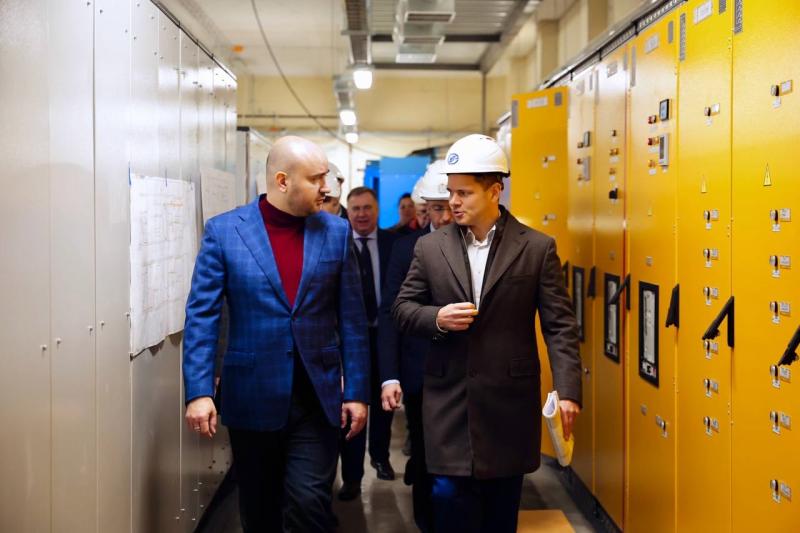 Вячеслав Федорищев посетил строящуюся станцию "Театральная" и поздравил метростроителей с профессиональным праздником