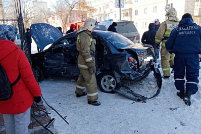 Появилось видео момента жесткого ДТП в Жигулевске с "Мерседесом" и "Грантой"