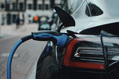 Самарцы в 2022 году стали чаще покупать электромобили с пробегом