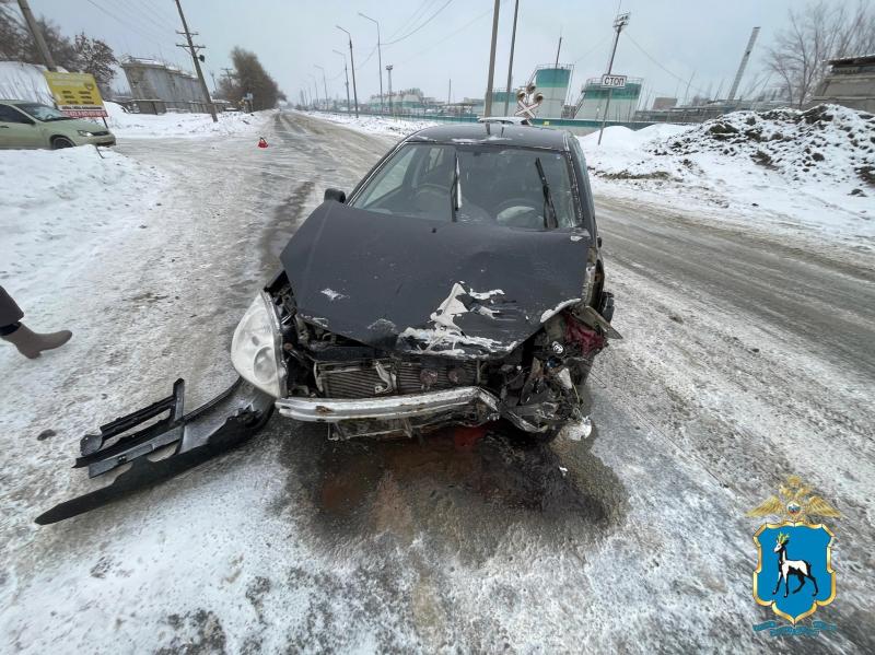 В Тольятти пенсионер на "семерке" протаранил Geely