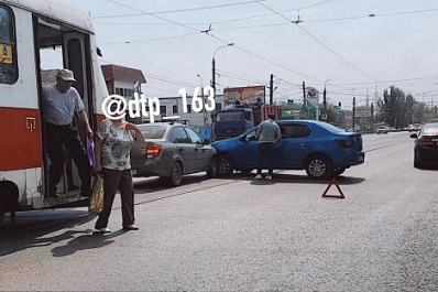 В Самаре из-за ДТП остановили движение трамваев