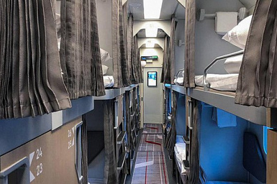 В 2021 году в поездах появится новый плацкарт с удлиненной полкой