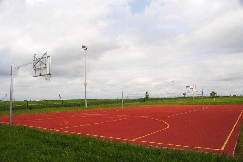 В Хворостянском районе прошел волейбольный турнир на новой спортплощадке 