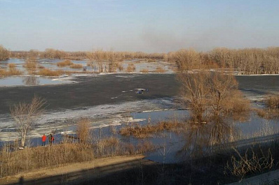 В районе Кировского моста рыбак провалился под лед