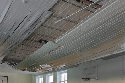 Прокуратура проводит проверку из-за обвалившегося потолка в тольяттинском лицее