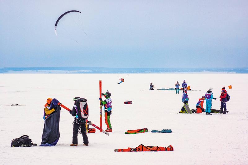 Унесенные ветром: как прошел главный старт зимнего парусного сезона на Жигулевском море