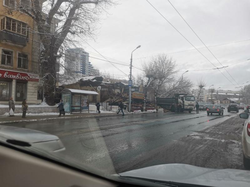 В Самаре сносят аварийный дом в Ленинском районе