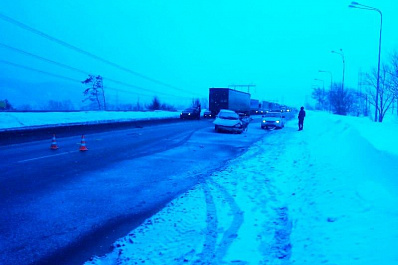 При столкновении легковушки и большегруза в Жигулевске пострадал автомобилист