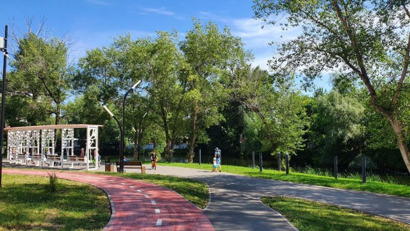 В самарском Ерик Парке вандалы портят лавочки и ограждения