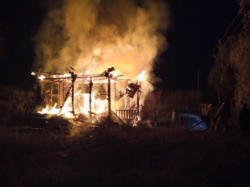 В селе Старая Рачейка Самарской области сгорел дом 6 октября