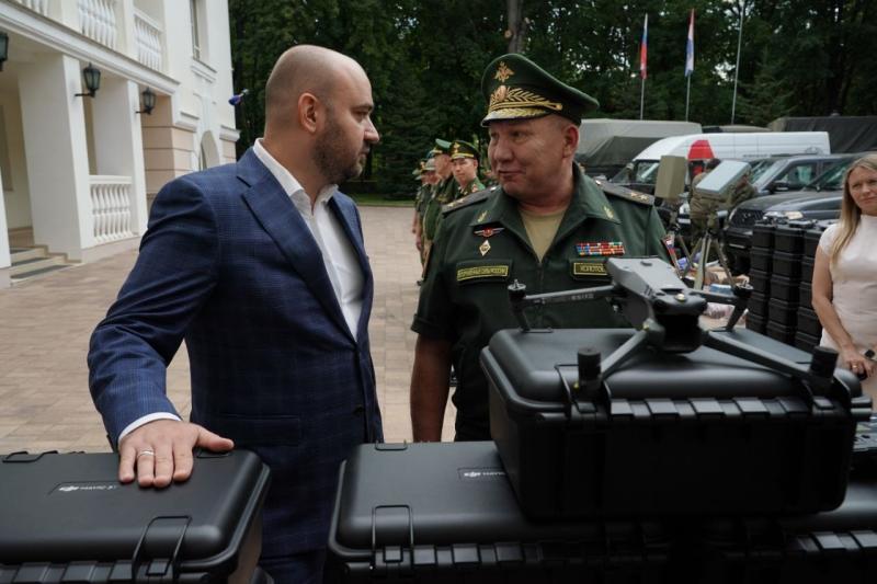 В 2025 году по поручению губернатора Вячеслава Федорищева в зону СВО из Самары отправлено 4900 БПЛА