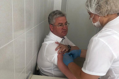 Председатель областного Правительства завершил вакцинацию от коронавирусной инфекции
