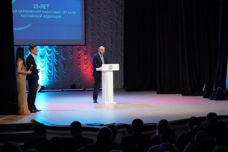 Вячеслав Федорищев вручил региональные награды сотрудникам УФНС по Самарской области