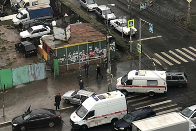 В Самаре столкнулись машина скорой помощи и два легковых автомобиля