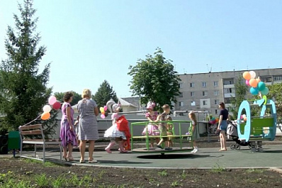 В поселке Мехзавод в Самаре у поликлиники появилась современная детская площадка