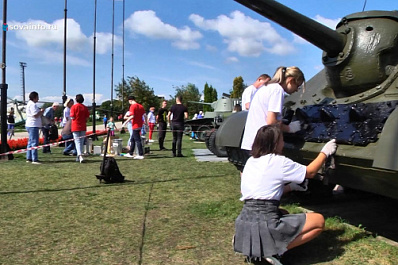 В Тольятти прошел субботник в парковом комплексе истории техники имени Сахарова