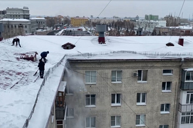 В Самаре расчистка кровель от снега и наледи находится в числе приоритетных в рамках проведения сезонных работ