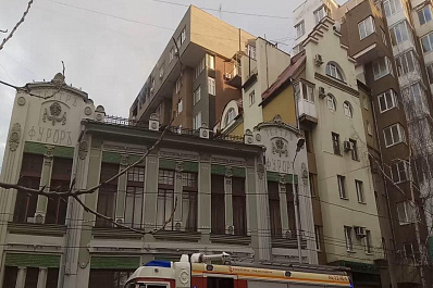 В центре Самары горит жилой дом