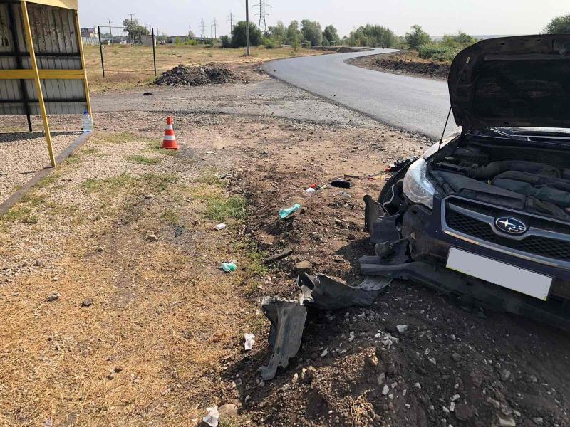 В Самарской области Subaru опрокинулся и сбил женщину на остановке
