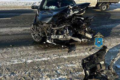 В Самарской области в лобовом столкновении LADA и BMW на трассе погибла женщина