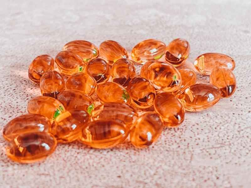 Врачи объяснили, почему масляный раствор витамина D подходит не всем