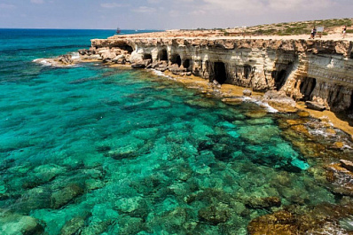 Кипр открывает границу, но попасть туда смогут немногие 