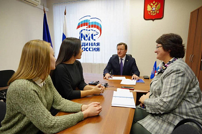 Дмитрий Азаров провел личный прием граждан 1 декабря