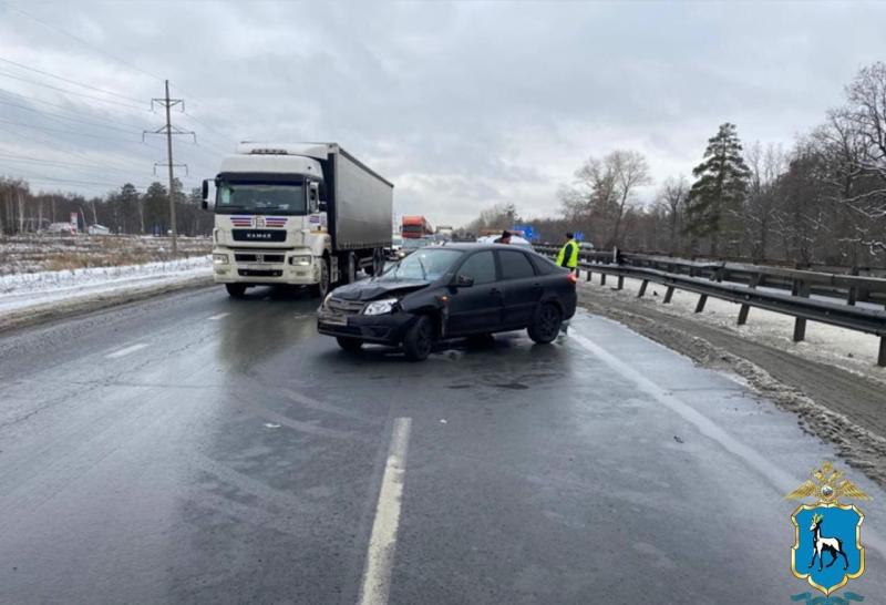 В Самаре на улице Авроры столкнулись две легковушки