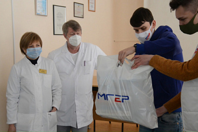 Маленькие пациенты онкологического отделения детской больницы в Самаре получили подарки от волонтеров