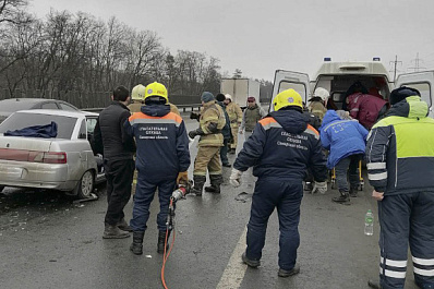 В Самарской области 12 марта спасли пассажирку отечественной легковушки после аварии с трактором