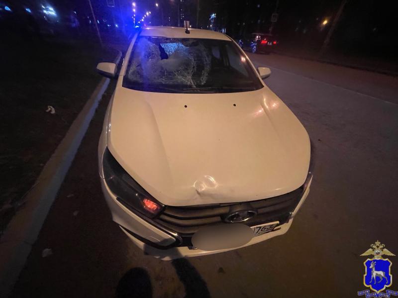 В Тольятти водитель "Весты" сбил мужчину на зебре