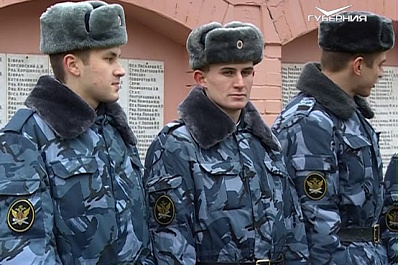 Общественники и волонтеры очистили захоронения участников ВОВ в Самаре