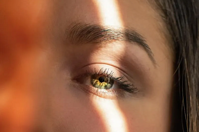 Дерматологи спасли женщину после опасных "уколов красоты"