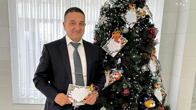 Министр спорта Самарской области исполнил желание юного боксера
