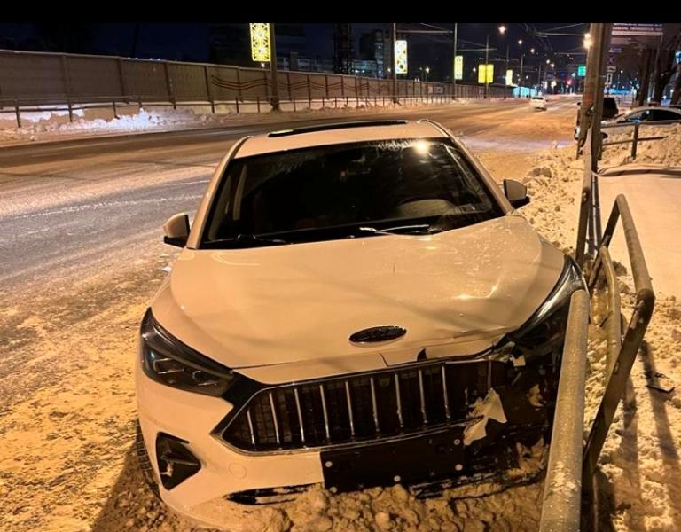 В ночь на 5 января на Московском шоссе в Самаре сбили женщину, гулявшую по проезжей части