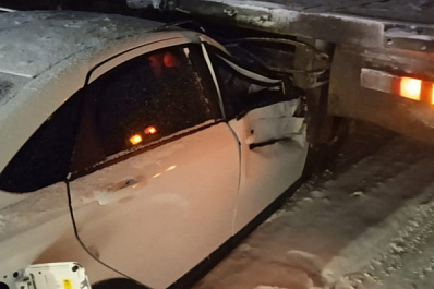 В Самарской области в аварии с "Вестой" и МАЗом пострадал мужчина