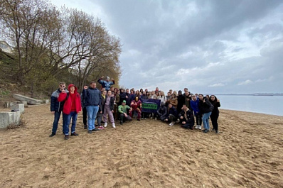 Волонтеры с супергероями убрали мусор с самарских пляжей