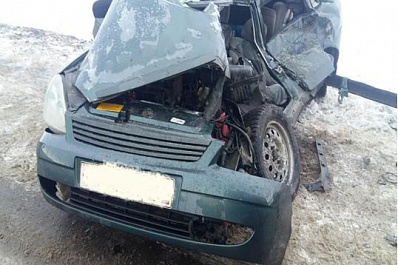 Водитель Приоры погиб в страшном ДТП в Самарской области